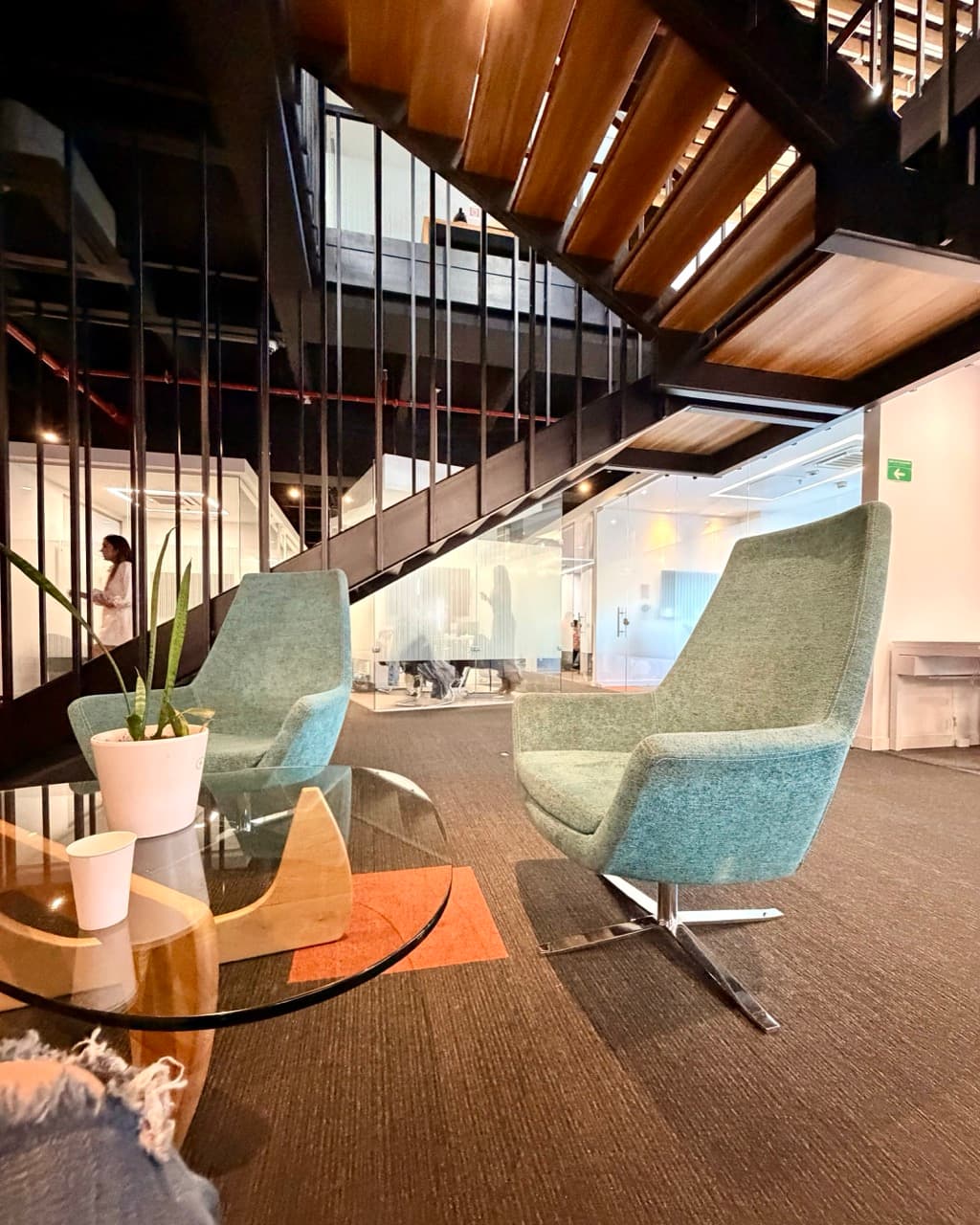 Lobby del workshop — espacio de trabajo colaborativo en Medellín